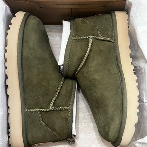 Classic Ultra Mini // Burnt Olive